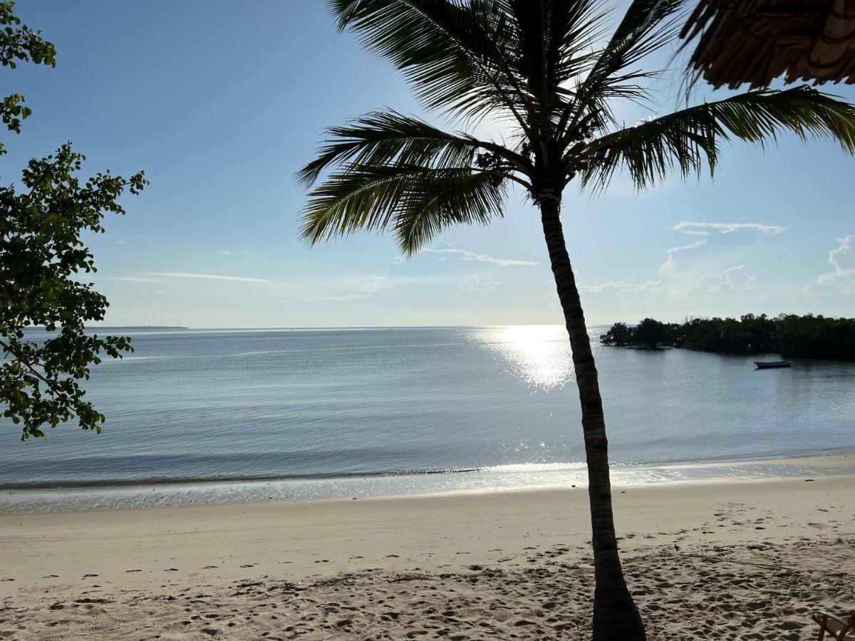 Mwazaro Beach Lodge Shimoni Bagian luar foto