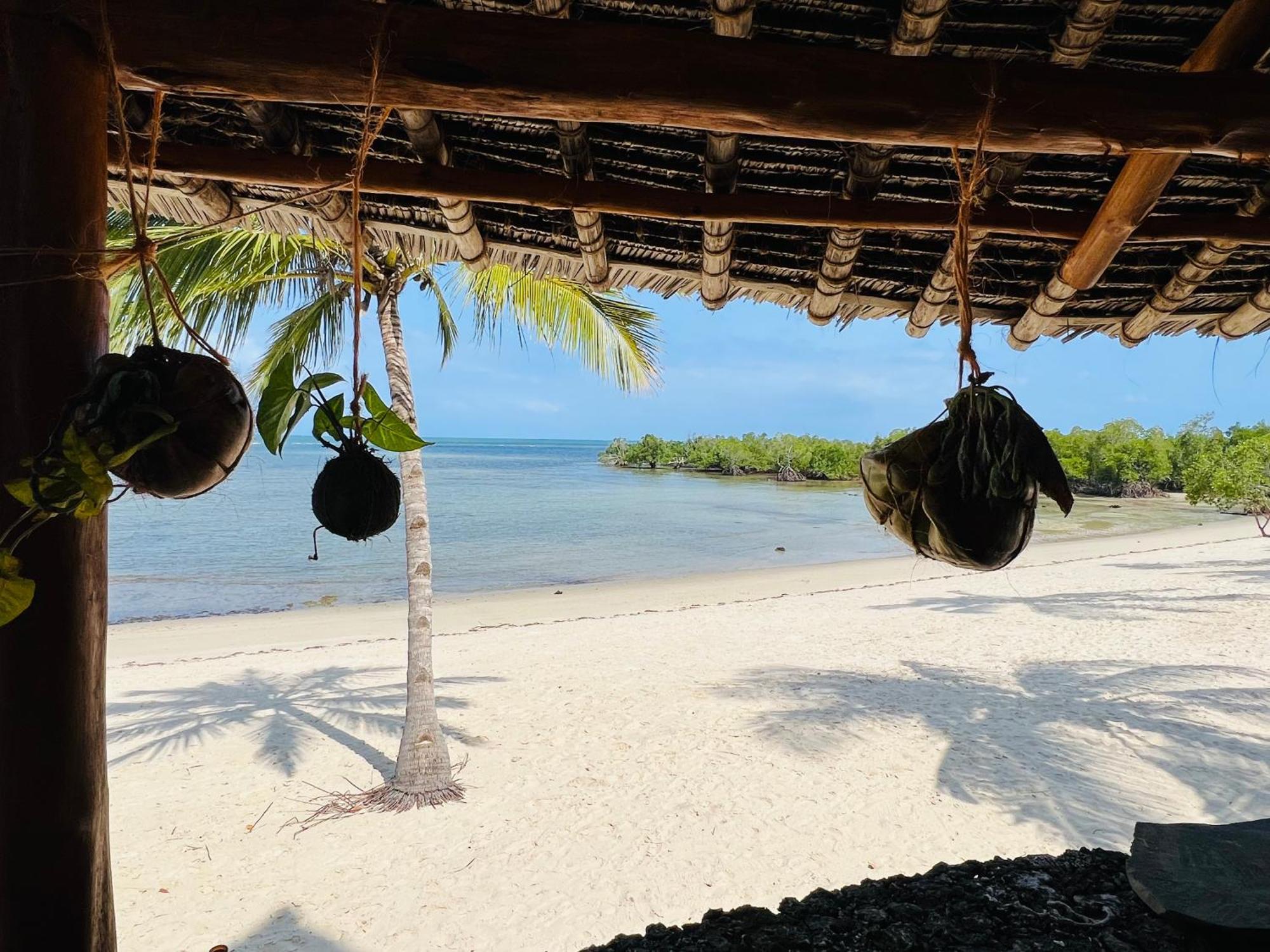 Mwazaro Beach Lodge Shimoni Bagian luar foto
