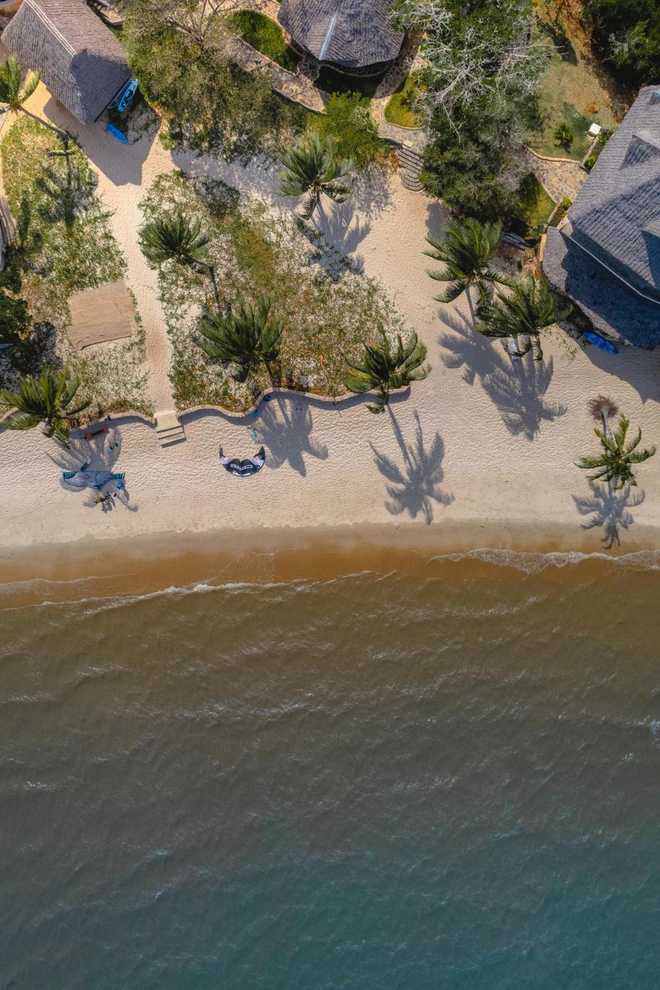 Mwazaro Beach Lodge Shimoni Bagian luar foto